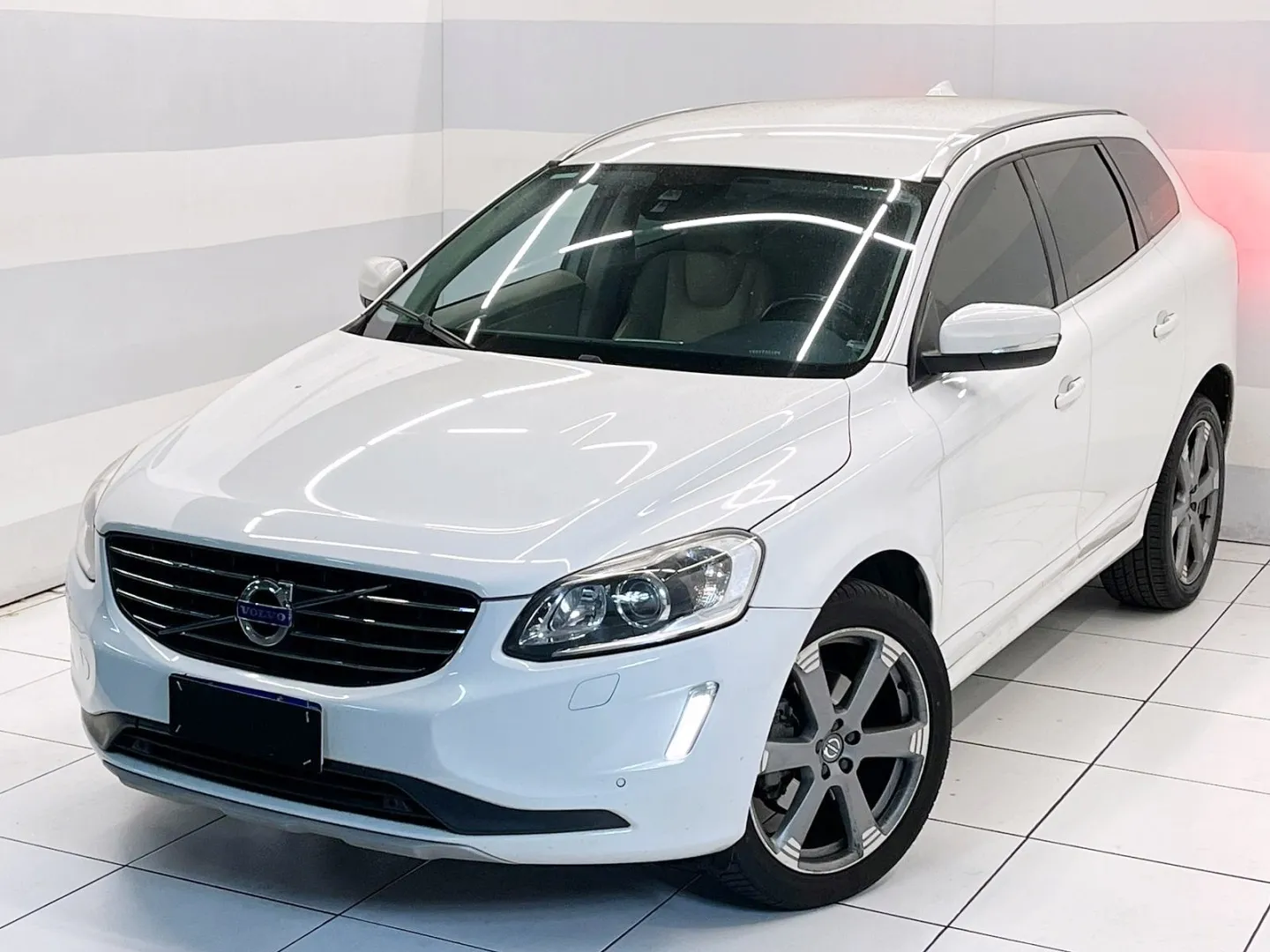 Volvo Xc60 2.0 T5 Momentum Gasolina 4p Automático