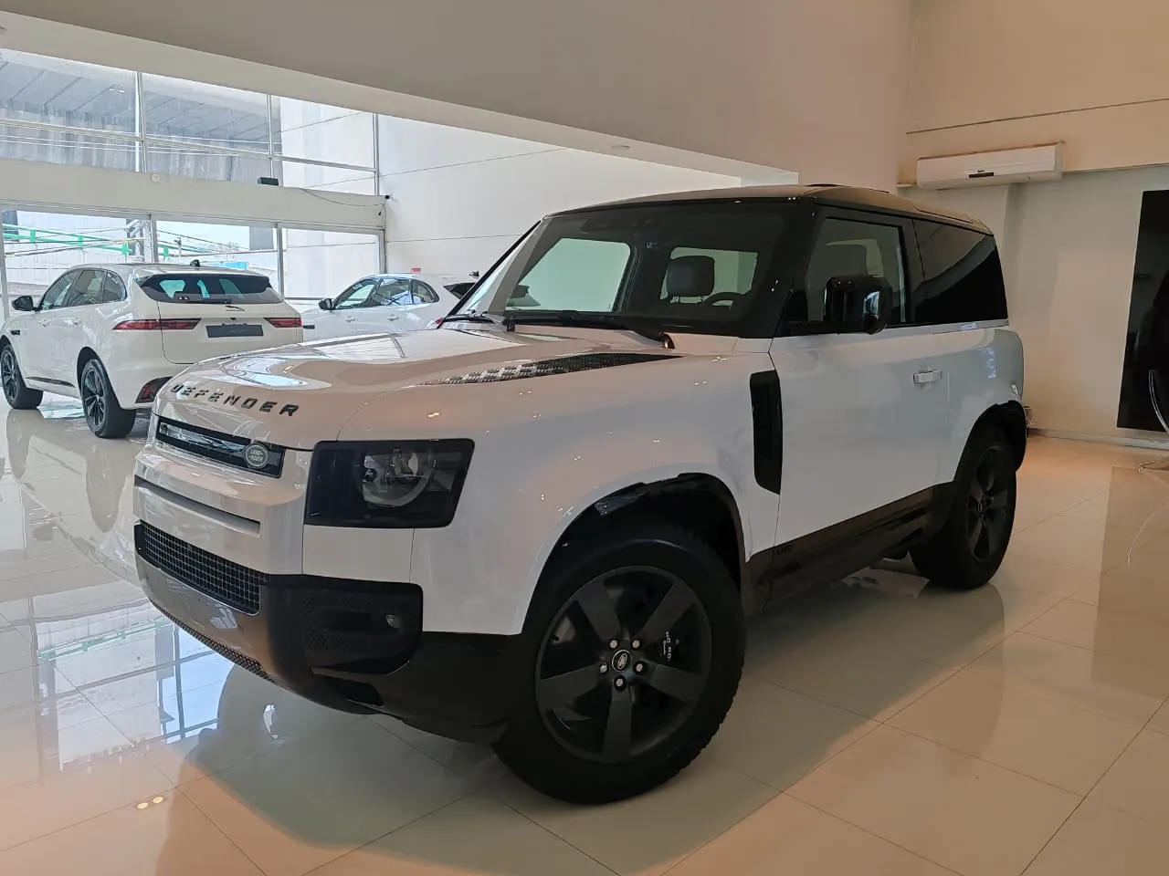 Land Rover Defender 2023