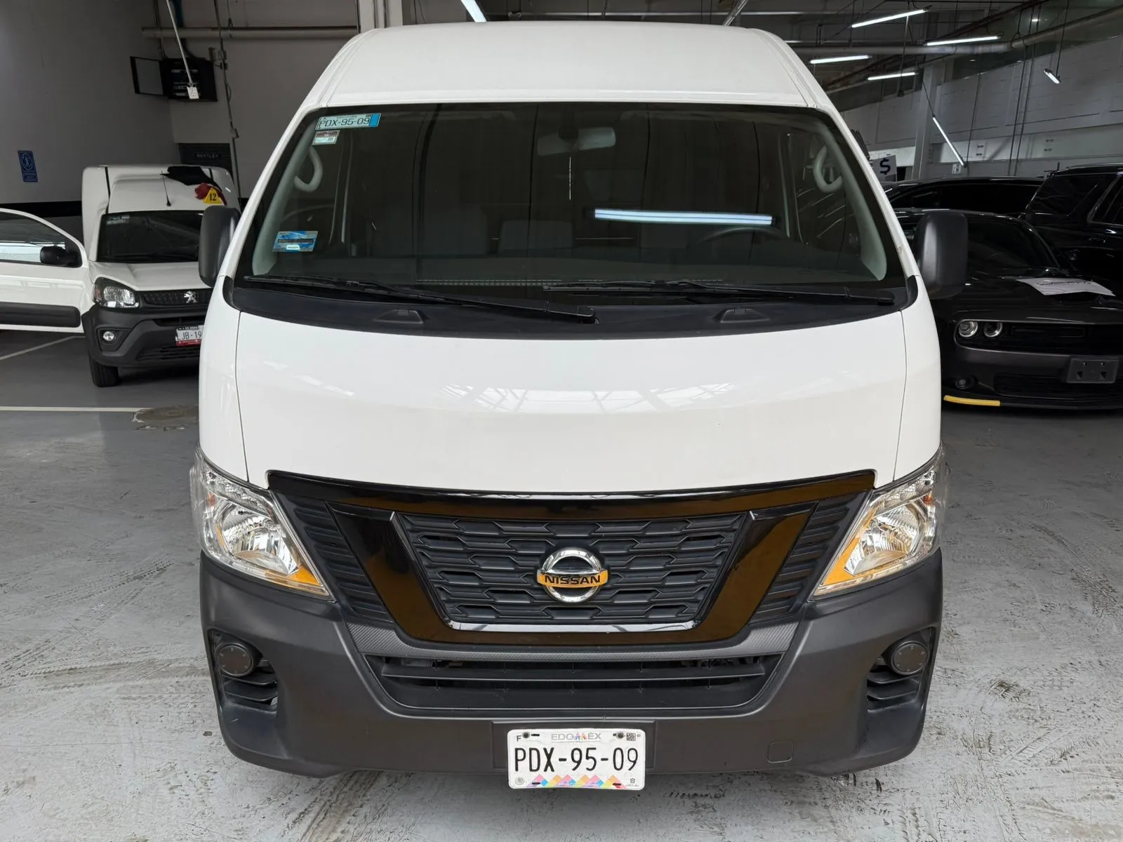 Nissan Urvan 2.5 Panel Amplia Aa Mt