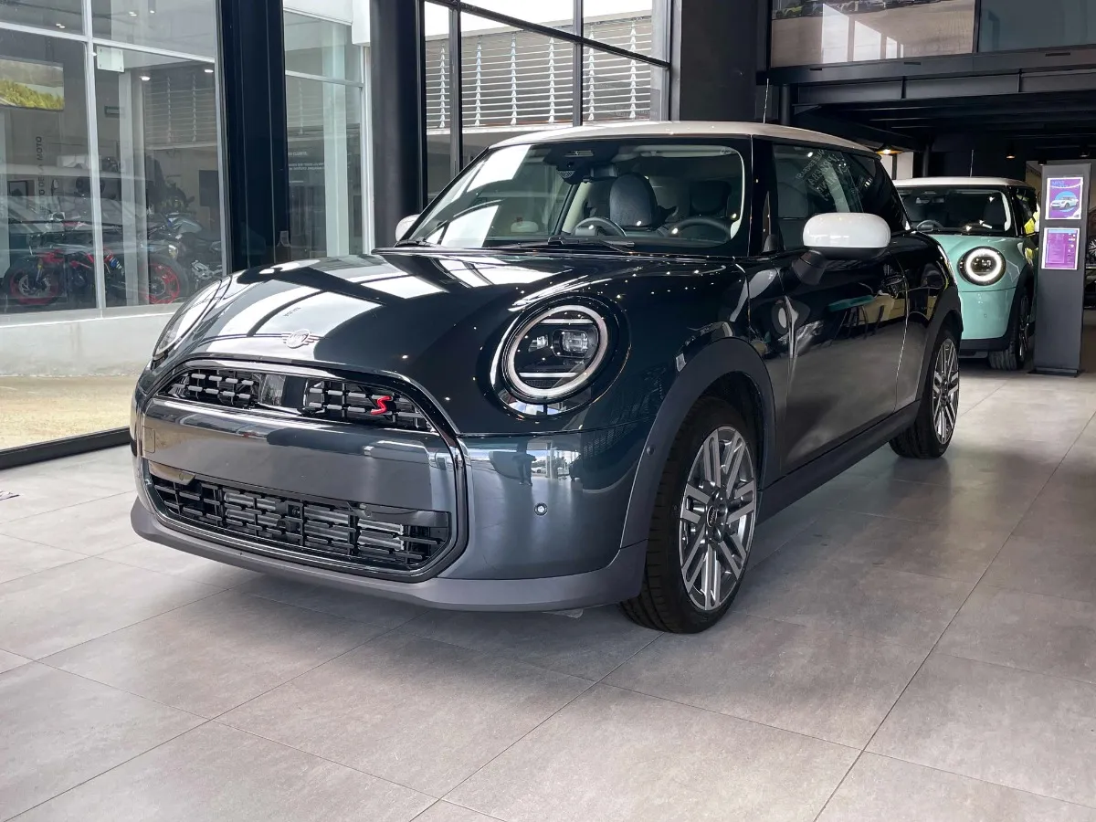 Mini Cooper S (automático) 2025