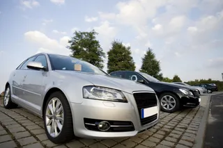 Antes de vender un auto, es importante preocuparse de verificar que todos los documentos del auto estén en regla. 