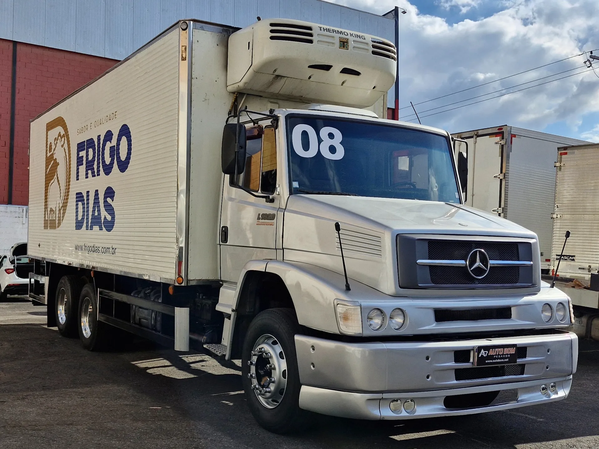 Mb 1620 Bau Frigorifico Com Gancheira