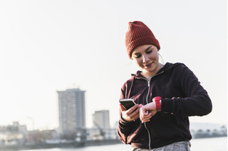 Las mejores aplicaciones para tu reloj inteligente Amazfit: Business Card, My time, Navegación, Dados, Notas, Banderas, Contador, Zepp Pong