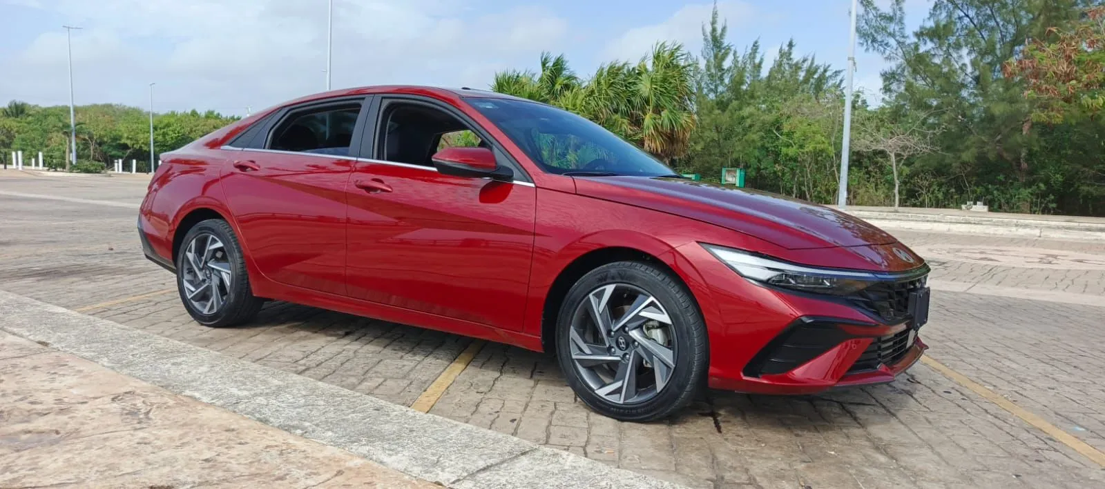 Hyundai Elantra 2024