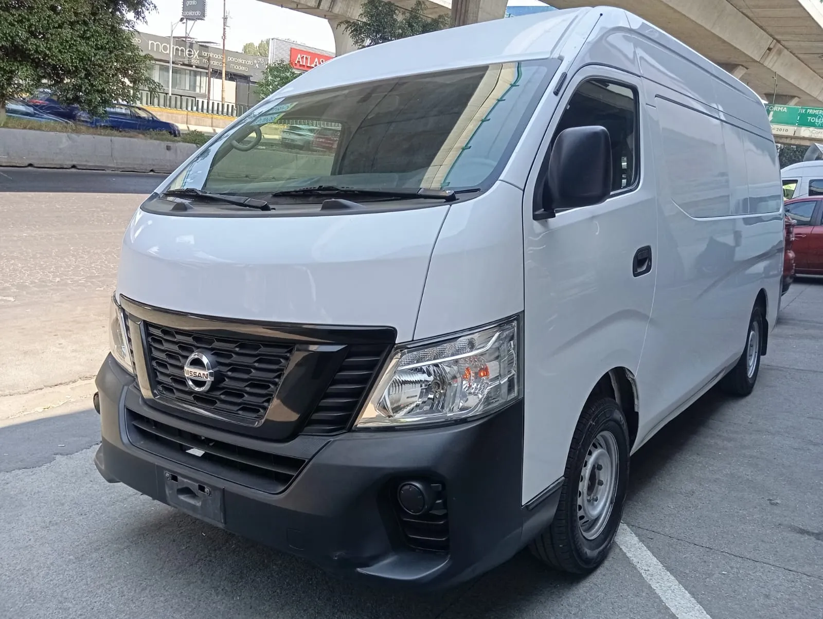 Nissan Urvan 2019 4p Amplia L4/2.5 Man A/a P/seg