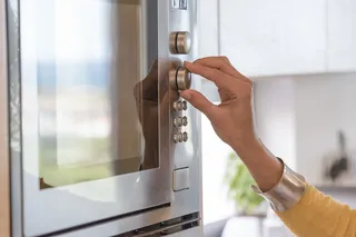 ¿Cuál es el mejor microondas para cocinar platos deliciosos y rápidos?