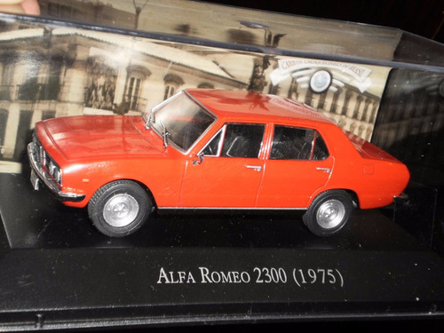 Auto Alfa Romeo 2300 1975 Escala 1:43 Colección Clásicos