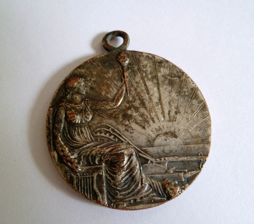 Medalla Centenario 1830 1930  3 Cms.baño Plata