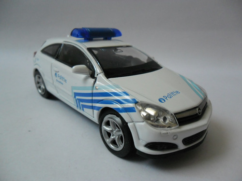 Opel Astra Policia De Belgica 12 Cms. De Largo Metal