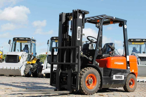 Autoelevador Taurus 3.0tn - Triple Desplazador Lateral