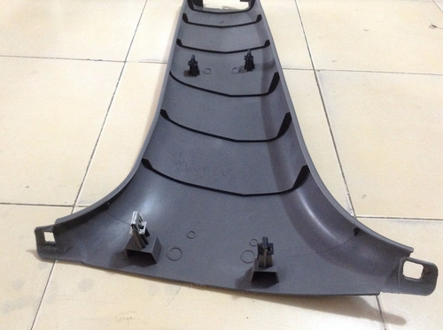 Plastico Inferior Poste Central Derecho Focus Sedan 00-04