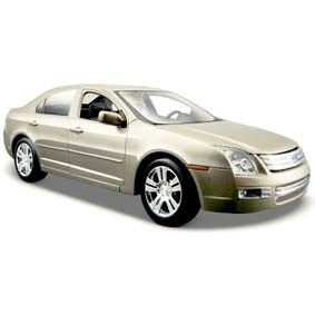 Miniatura De Ford Fusion 2006 1:24 Brinquedo Carrinho Maisto