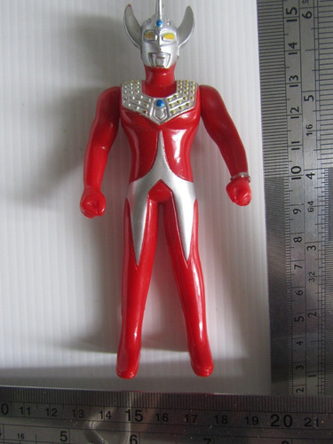 Ultraman Taro Semi Articulable Brazos Unicamente Wyc (Usado)