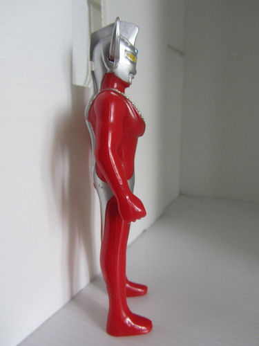 Ultraman Taro Semi Articulable Brazos Unicamente Wyc (Usado)