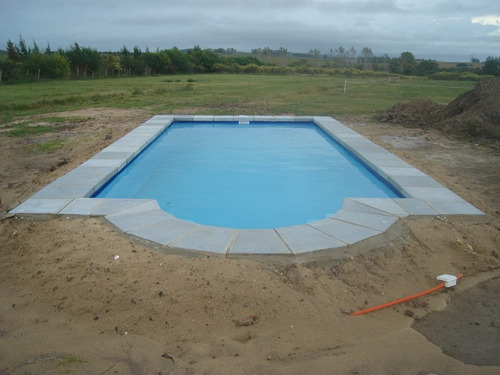 Imagen 2 de 5 de Reparacion En Piscinas Fibra D Vidrio Y Hormig. Bombas Servi