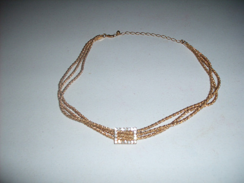 Colar Folheado A Ouro Com Strass Brilhantes.