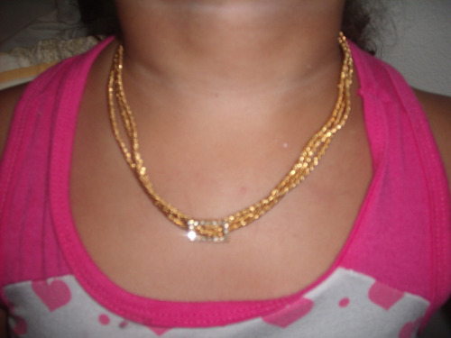 Colar Folheado A Ouro Com Strass Brilhantes.