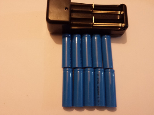 Imagen 4 de 4 de 10 Baterías 14500 De 3.7 V Con Cargador Doble
