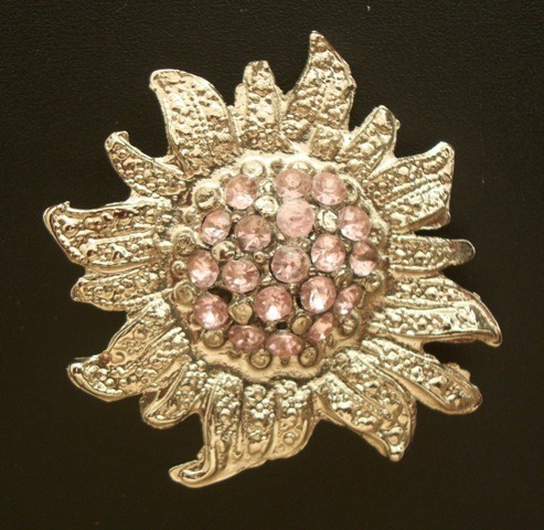 8466 Broche Prateado Com Pedras Rosa, Em Forma De Flor