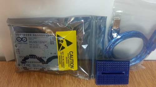 Arduino Uno R3 + Cable Usb + Protoboard + 10 Cables Macho ,m