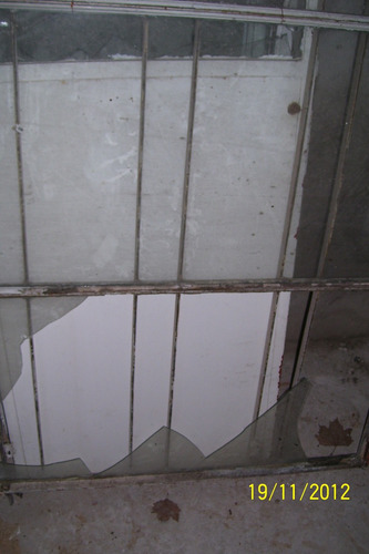 Ventana Fija C Reja 3 Vidrios 1 Roto