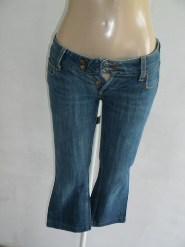 Linda Bermuda Jeans  Lee   ( Fem )   Tam; 38     R$ 40,00