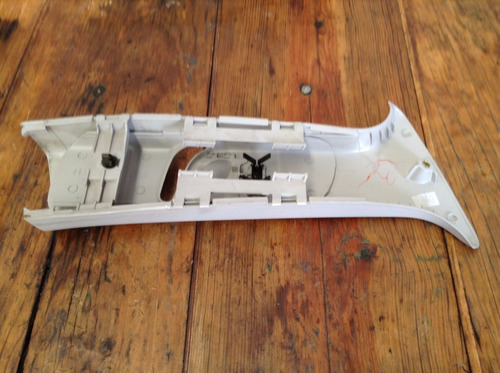Plastico Cubre Poste Central Sup Izquierdo Chevrolet Corsa
