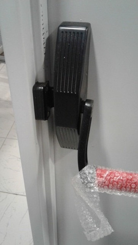 Imagen 3 de 6 de Antipanico Barra Con Manija Exterior Con Llave