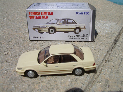 Nissan Maxima 1991  Tomica Limited Vintage 1:64 Hm4