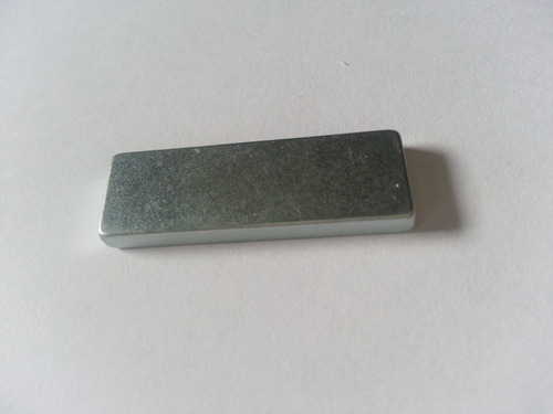 Imagem 5 de 6 de Imã De Neodímio / Super Forte / 30mm X 10mm X 3mm * 4 Peças
