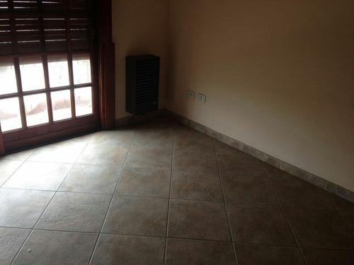 Imagen 9 de 15 de Oportunidad Galpon Pb8,66x40 Pa 2 Deptos 3 Amb En Lanus Este