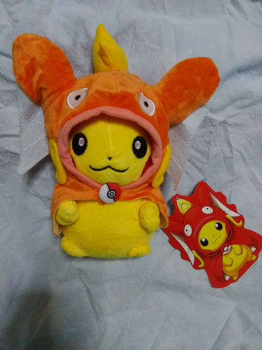 Peluche Pikachu Cosplay Magikarp Pokemon Center