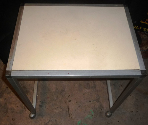  Mesa De Formica Y Caño  Con Rueditas S/envio Impecable