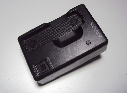 Carregador De Bateria Sony Modelo: Bc-7bt  -  Original