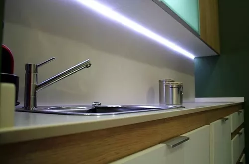 Perfil de Aluminio con Iluminación LED Meccano para Cocina