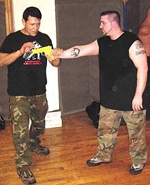 Imagen 2 de 3 de Pistola 9 Mm. Para Entrenamiento - En Aluminio Macizo