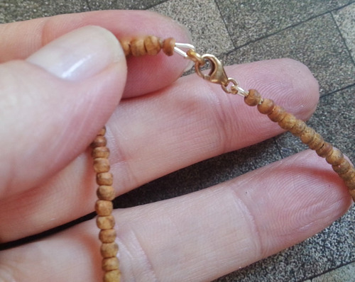 Imagem 2 de 4 de Pedras - Pulseira Unissex Sândalo 3mm E Ouro 18kts, Cód1p90