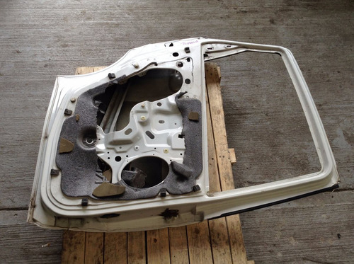 Puerta Trasera Izquierda Ford Focus Lx 00-04 Oem