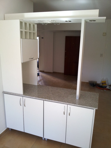 Imagen 5 de 6 de Desayunador, Barra, Puertas Vidriadas, Copero 1,60 Mts.