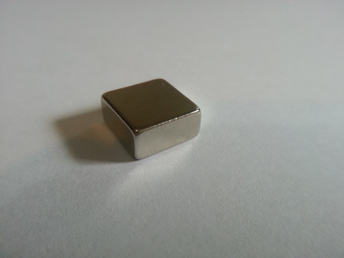 Imagem 5 de 6 de Ima De Neodímio / Super Forte / 10mm X 10mm X 5mm 10 Peças
