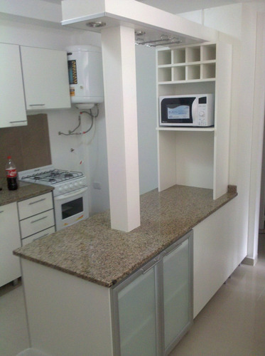 Imagen 4 de 6 de Desayunador, Barra, Puertas Vidriadas, Copero 1,60 Mts.