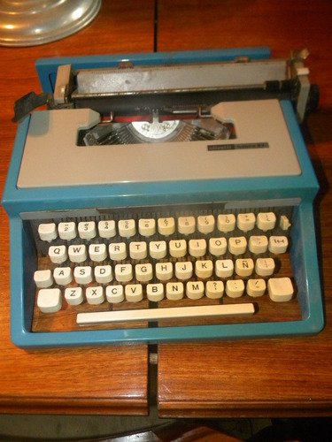 Maquina De Escribir Marca Olivetti Lettera 31 