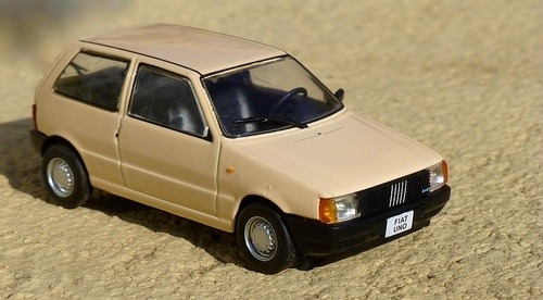 Fiat Uno  Escala 1:43