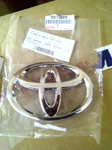 Emblema Parrilla Fortuner 2009 Al 2012 Original