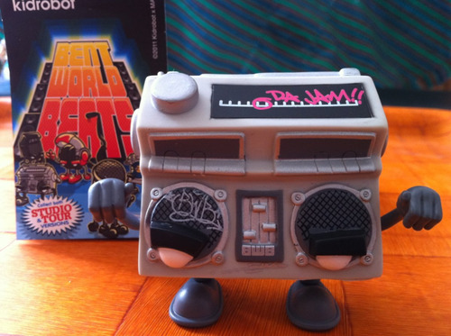 Vendo Kidrobot Boombox Stereo Tour Version Bent World Beats