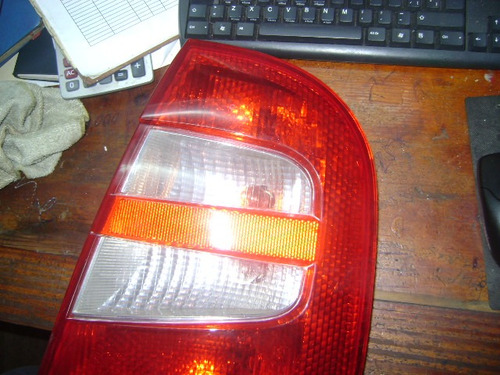 Vendo Lampara Trasera Derecha De Skoda Fabia Año 2003