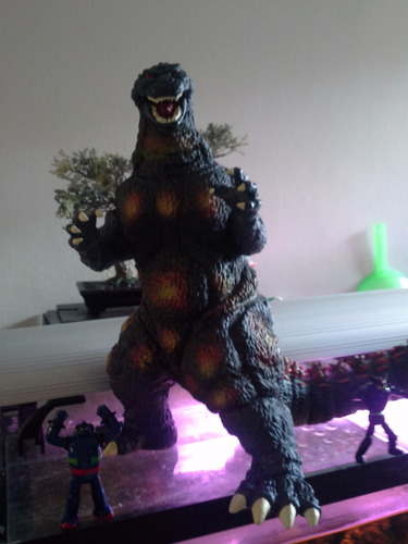 Godzilla Burning 30 Cms