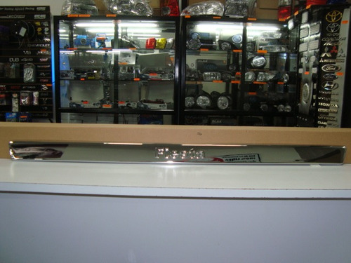 Imagen 7 de 7 de Platina Cromada Para Ford Fiesta