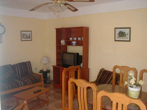 Alquilo Piriapolis Lindos Aptos Tipo Casita En Pleno Centro De Piriapolis A 5 De La Playa 2 Dormitorios Parrillerito Lugar Para El Auto Totalmente Equipado Para 5 Personas