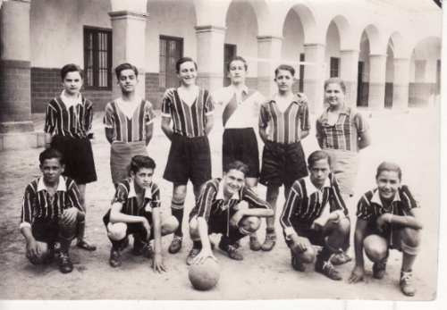 Foto De Equipo De Futbool Colegial Santo Tomas 1939?